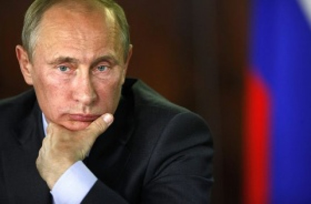 Путин отложи с половин година повишението на цените на газа и тока за 2012-а
