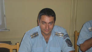 Неуниформени полицаи следят за отнемане на предимство на пешеходни пътеки