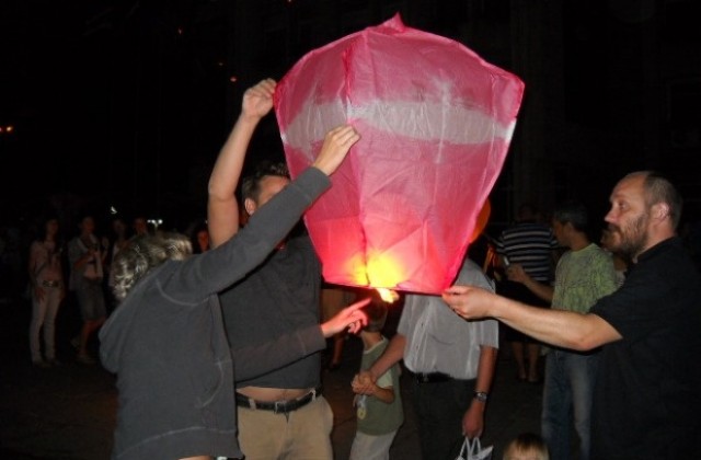 Полетяха хартиени фенери над Габрово
