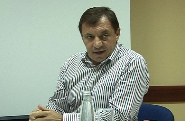 Алексей Петров събира подписка за отнемане привилегиите на партиите