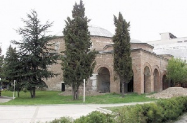 За 130 дни реконструираха джамията