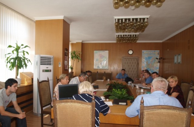 Със 109 минути закъсняха консултациите за секционни комисии в Разград