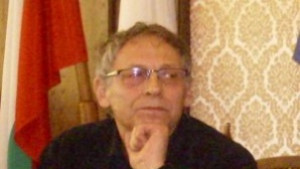 Театърът готви нови изненади в пълно безпаричие