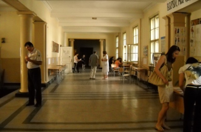 Жалба до Инспектората пускат родители на десетокласници без дипломи за 8-и клас