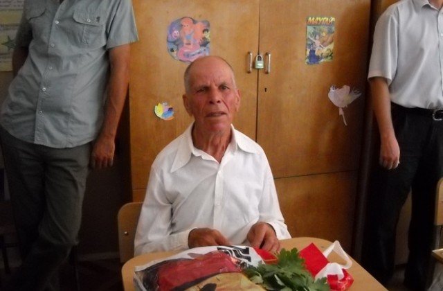 78-годишен първокласник прекрачи училищния праг