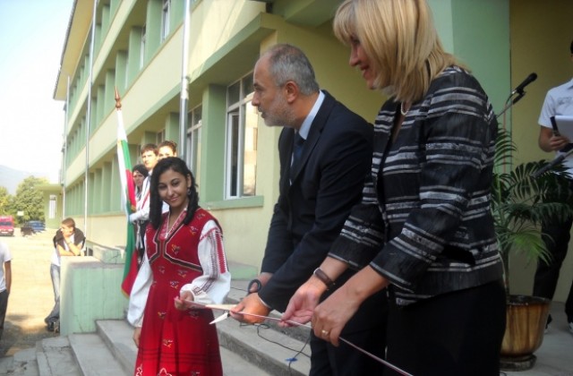 Първият учебен ден във Враца тръгна по министерски