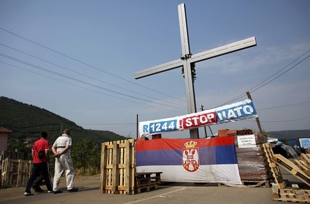 Косовски сърби блокираха пътища по границата със Сърбия