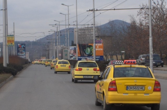 Такситата в Сливен могат да спират на 16 определени за целта места