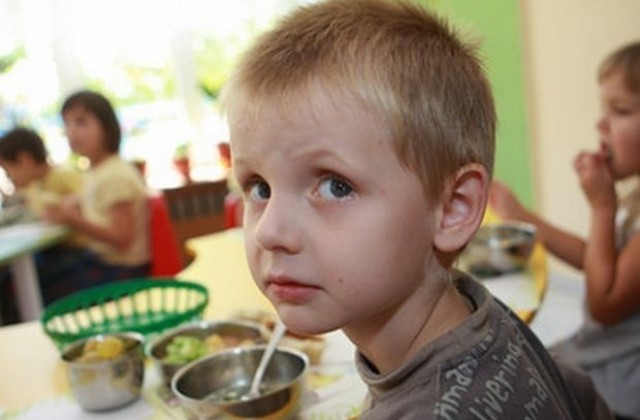 Строг контрол на храната в детските кухни