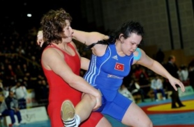 Станка Златева и Радослав Великов стартираха с по две победи