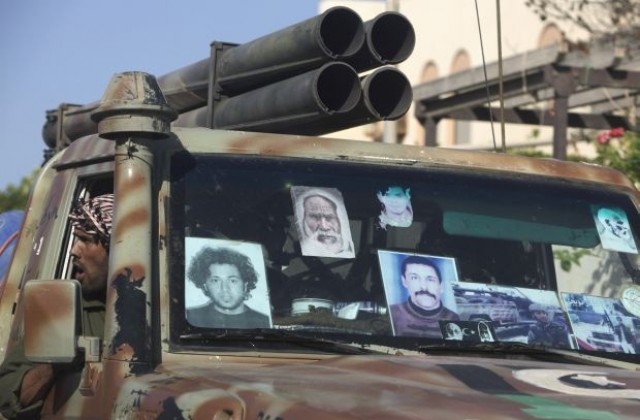 Бойци на Кадафи са убили и заловили свои противници при Бани Уалид