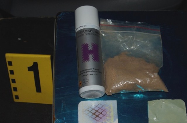 Задържаха дилър на хероин