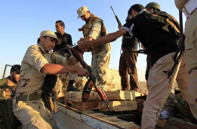 Бунтовниците дадоха последен шанс на войниците на Кадафи