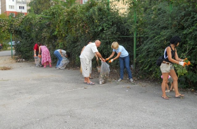 Обновяват спортна площадка в жк Младост