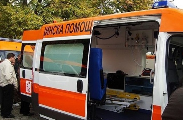 Мотоциклетист е в кома, блъснат от товарен автомобил