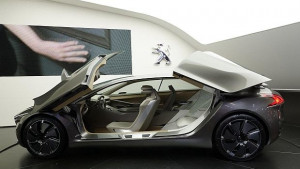 Концепцията на Peugeot върви с чифт обувки