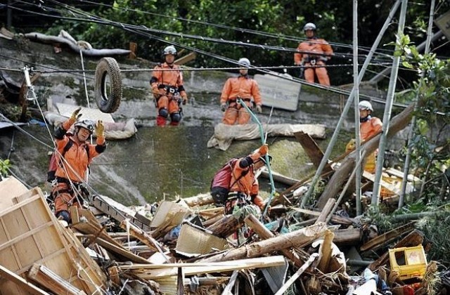 Евакуират 400 000 души в Япония заради тайфун
