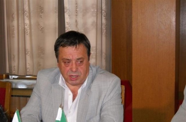 Костов поиска Симона Паносиян да подаде оставка