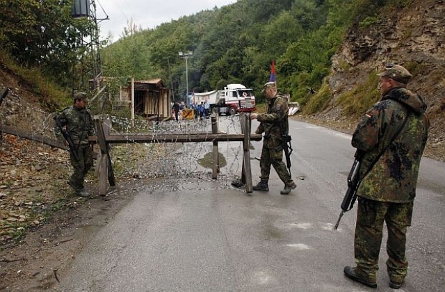 Сърбите остават на барикадите в Северно Косово