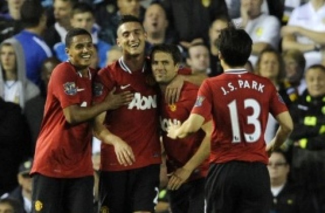 ВИДЕО: Бербатов титуляр при 3:0 срещу Лийдс, игра като централен защитник