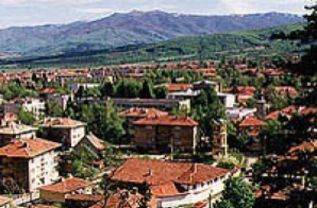 Безотговорни съветници закриват паралелки в община Берковица