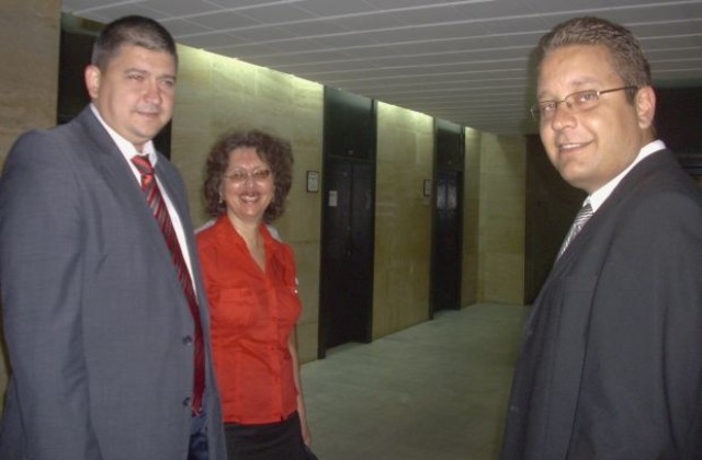 Владимир Елезов и ЕКИП с бюлетина номер 43 за вота