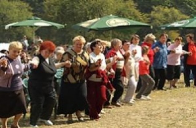 В Търговище празнуват със събор „Под крушата на осенската поляна”