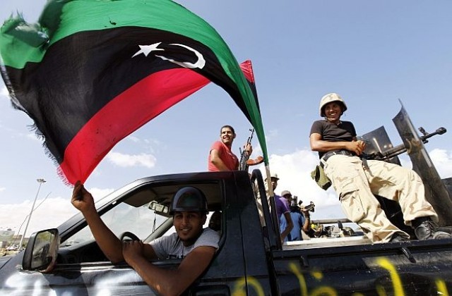 Сили, верни на Кадафи, контролират само три селища в Либия