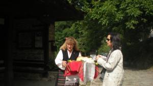 Боженци посреща гостите на сбора си с питка