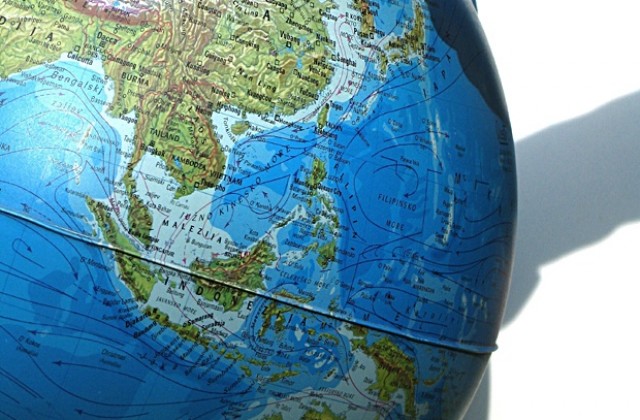 Светът е среден по размер и отникъде нищо не дебне