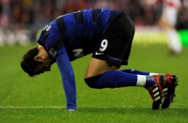 Добра новина за Бербатов, Рууни аут за една седмица