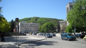 Забавни надписи върху винили ще апелират към изкуство в Габрово