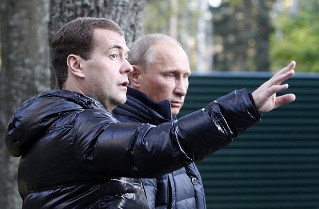 Размяната на местата на Путин и Медведев предизвиква съпротива в Кремъл