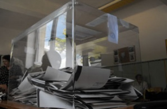 ЦИК върна в изборната борба отхвърлени съветници и кметове