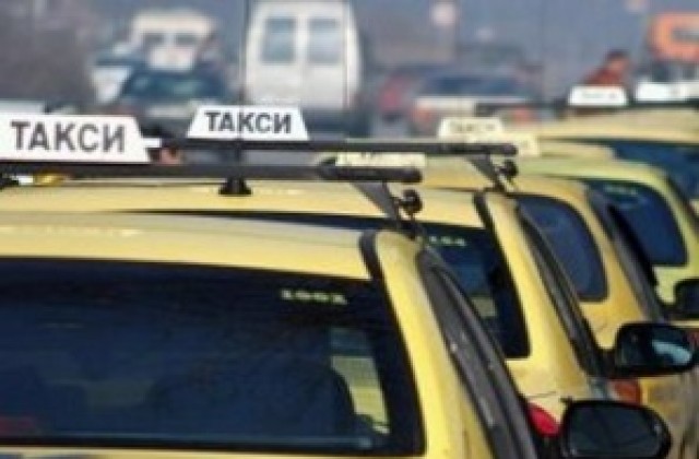 Таксиметрови шофьори от Несебър на протест