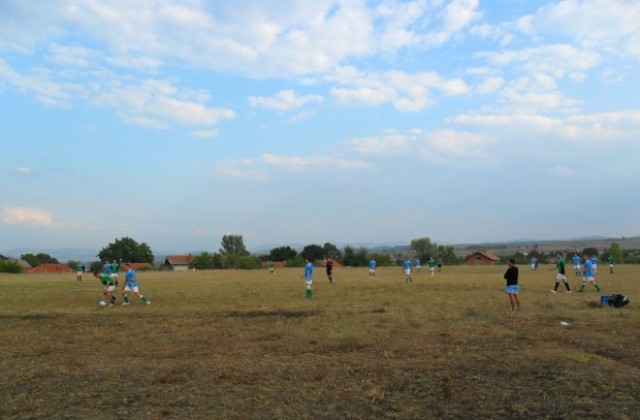 Гостите бият в група Осогово