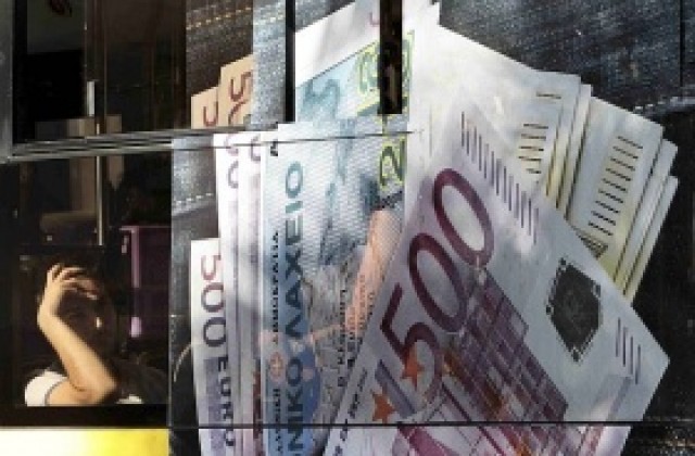 Повечето гърци искат да останат в еврозоната, сочи проучване