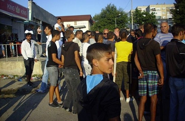 Слух изкара на улицата стотици добрички роми