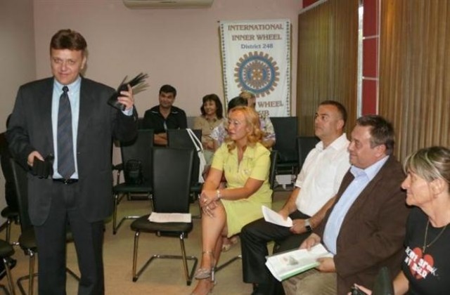 Капралов хвърли ръкавицата