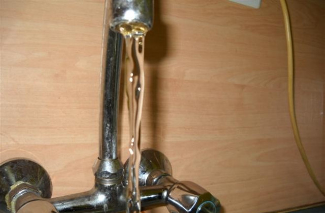 Аварийно спират водата в част от Шумен