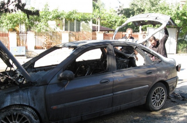 Полицията изяснява случая с изгорелия автомобил Рено Лагуна