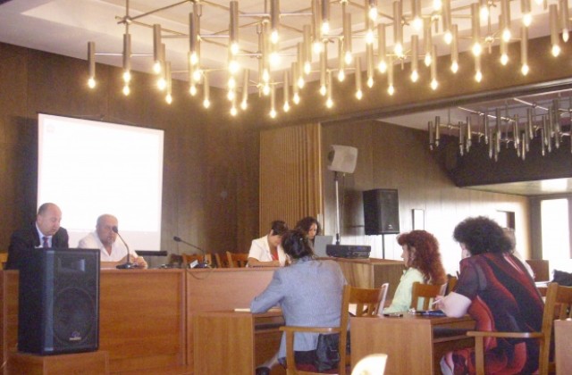 Зам.-областният управител скастри общините, че не пишат проекти