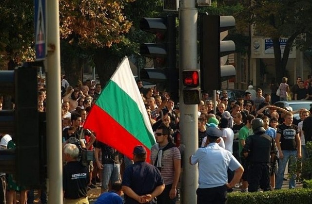 Напрежение в „Столипиново” заради смъртта на ром, в Кюстендил полиция и роми пак са на улицата