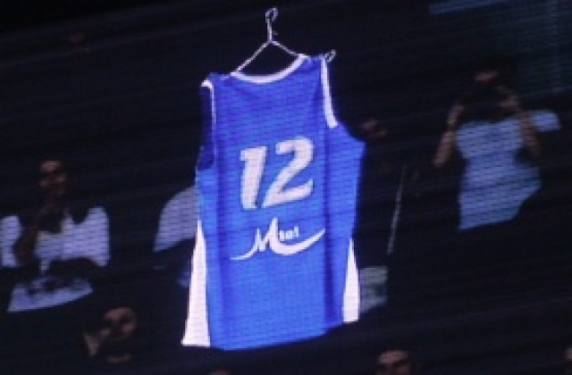 ВИДЕО: Последните секунди в кариерата на Жоро Младенов като играч