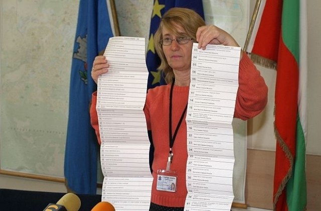 Бюлетината за общински съветници във Варна дълга почти метър