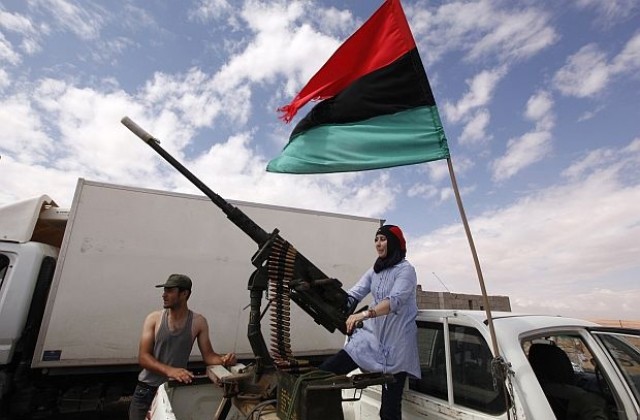 Силите на временното либийско правителство превзеха летището в Сирт
