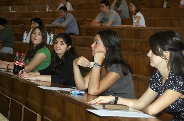 Намалява наполовина мобилността на студентите