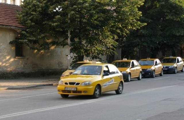 61 таксиметрови шофьори са проверени при специализирана акция