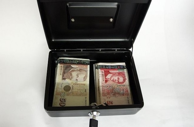 Търговец на билки прехвърли имоти за близо 600 хил. лева, за да не плаща данъци