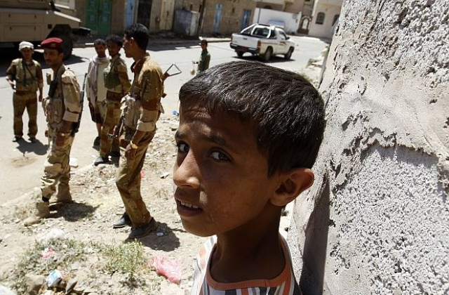 16 души загинаха при сражения и въздушен удар в Йемен